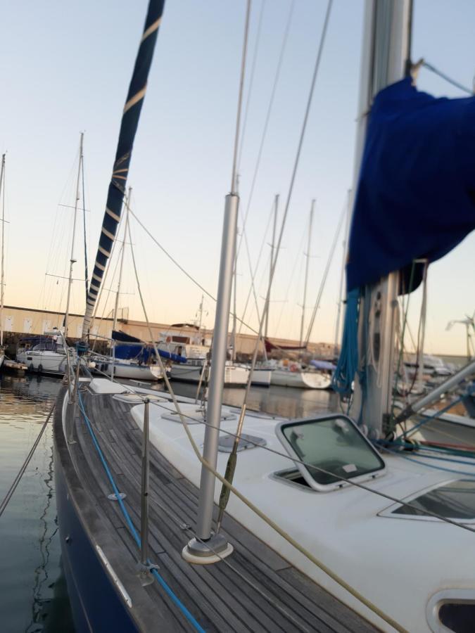 Botel Erima *